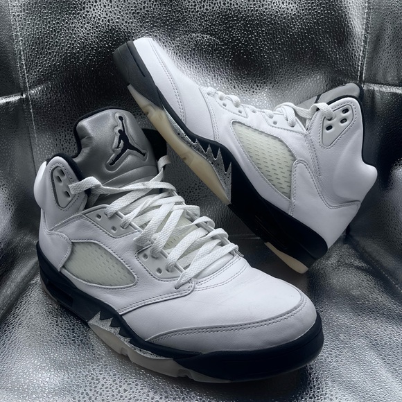 (PRE-OWNED) Jordan Men's White and Black RETRO 5 Sz 10.5 (OG BOX) - Picture 2 of 6